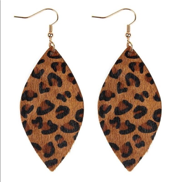 :::NEW::: The Wild Attraction Leopard Earrings - Picture 2 of 2